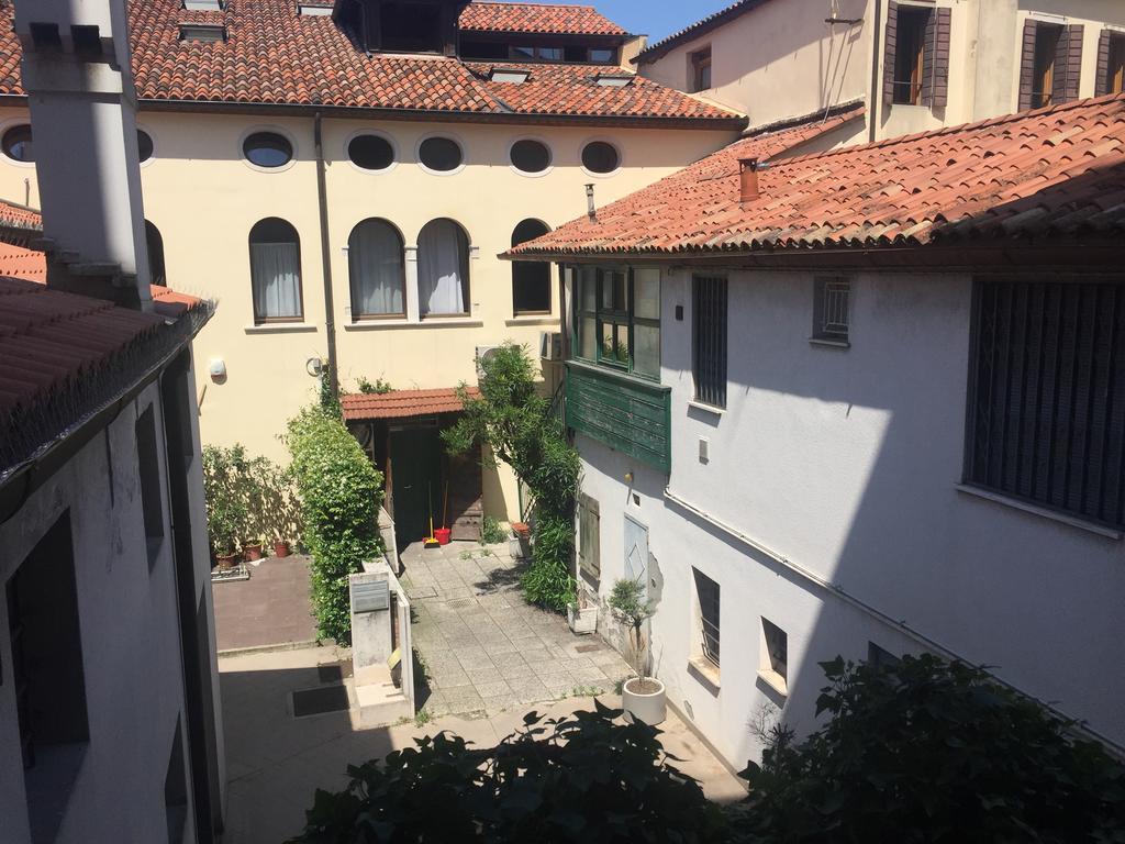 Residenza Giacomuzzi Bed & Breakfast Mestre Exterior photo